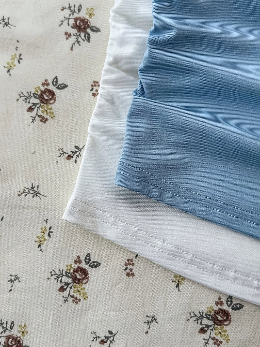 Girls' Casual Short-Sleeved T-Shirt Set, Solid White and Light Blue T-Shirts, 2-Piece Set with Bow and Contrasting Edge Design, Fashionable and Versatile, Suitable for Girls Aged 8-12, Home and Outdoor Wear
